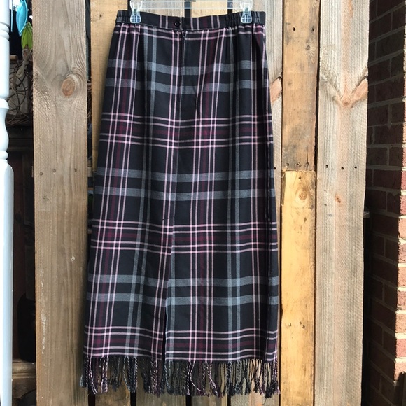 ⭐️3 for $29 Studio C Plaid Maxi Skirt - Picture 4 of 7
